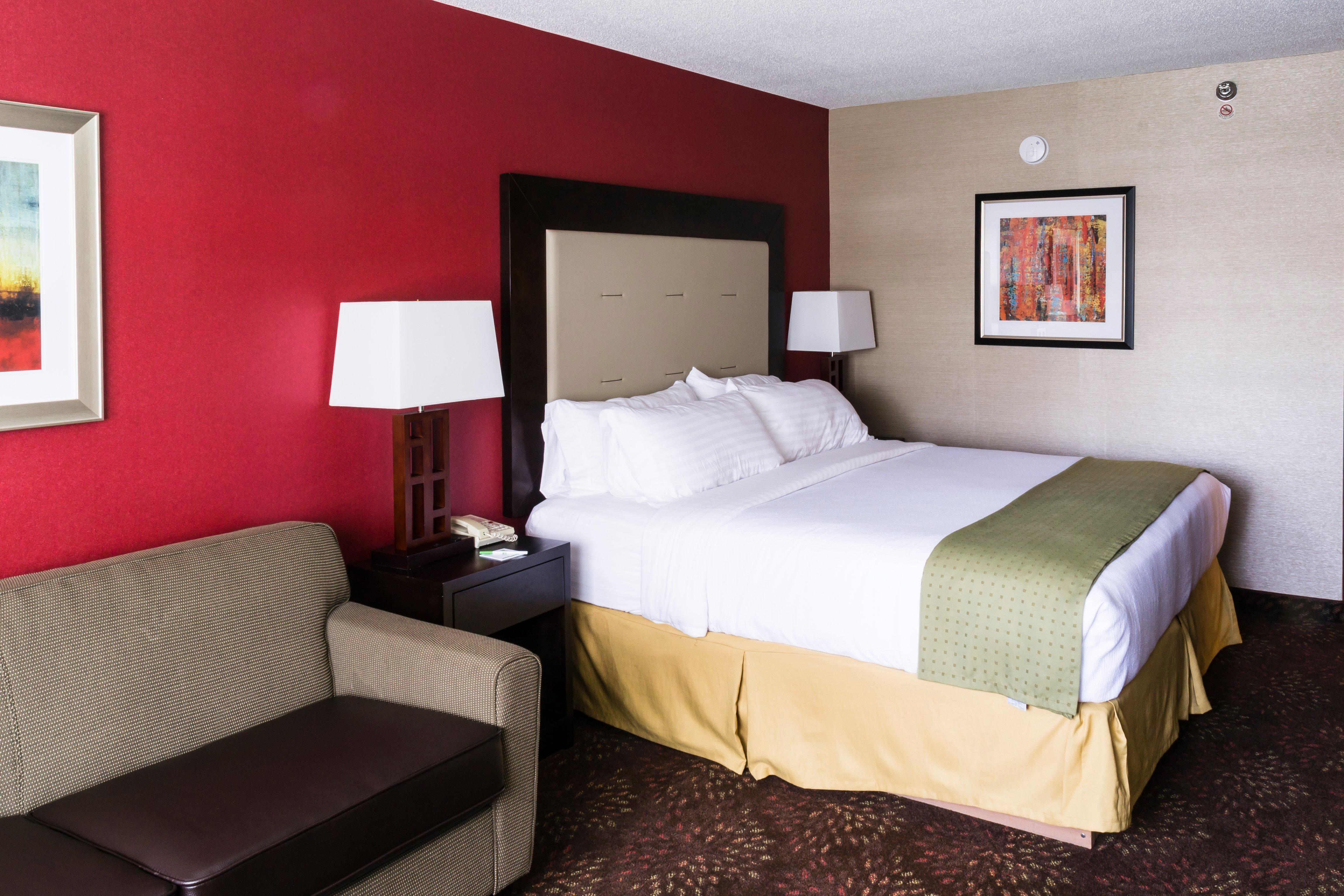 Holiday Inn Express Big Rapids, An Ihg Hotel Экстерьер фото